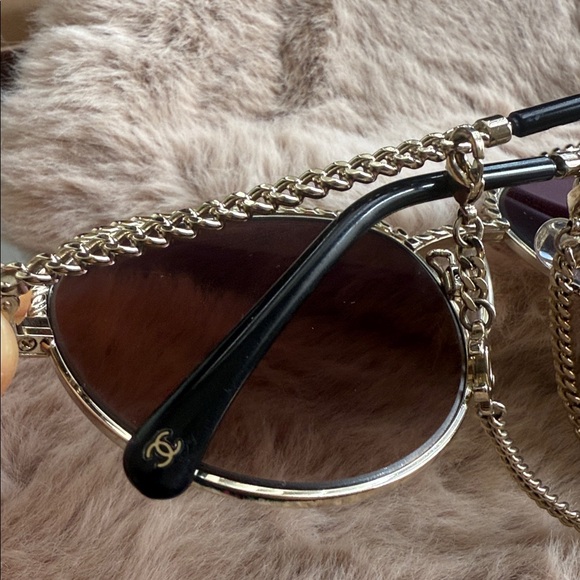CHANEL Pantos Light Gold/Brown Sunglasses with Chain - Picture 16 of 17